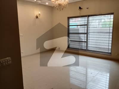 ڈی ایچ اے فیز 5 ڈیفنس (ڈی ایچ اے),لاہور میں 4 کمروں کا 10 مرلہ مکان 2.35 لاکھ میں کرایہ پر دستیاب ہے۔