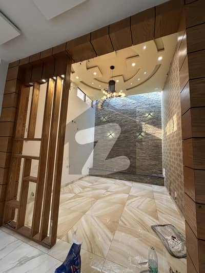 15 Marla Luxury Upper Portion Available For Ren with Gas 15 Marla Luxury Upper Portion Available For Ren with Gas