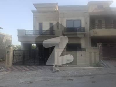 بحریہ ٹاؤن فیز 7 بحریہ ٹاؤن راولپنڈی,راولپنڈی میں 5 کمروں کا 10 مرلہ مکان 5.3 کروڑ میں برائے فروخت۔