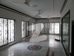 1000 Yards Luxury Bungalow For Rent DHA Phase 8 (Zone A)Full Basement Prime Location Near Sea | West Open