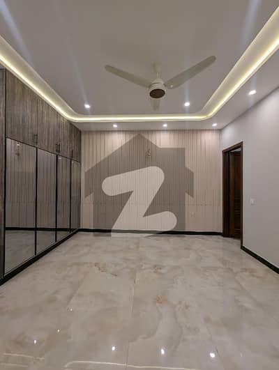 نیسپاک سکیم فیز 3 ڈیفینس روڈ,لاہور میں 5 کمروں کا 1 کنال مکان 6.5 کروڑ میں برائے فروخت۔ نیسپاک سکیم فیز 3 ڈیفینس روڈ,لاہور میں 5 کمروں کا 1 کنال مکان 6.5 کروڑ میں برائے فروخت۔