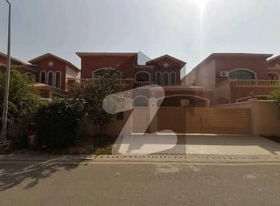 عسکری 3 ڈی ایچ اے ڈیفینس,ملتان میں 5 کمروں کا 1 کنال مکان 5.5 کروڑ میں برائے فروخت۔ عسکری 3 ڈی ایچ اے ڈیفینس,ملتان میں 5 کمروں کا 1 کنال مکان 5.5 کروڑ میں برائے فروخت۔