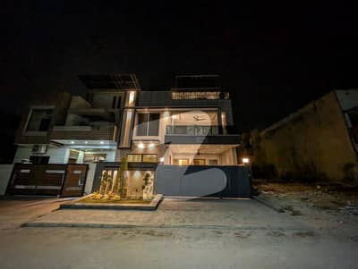 ڈی ۔ 17 اسلام آباد میں 6 کمروں کا 10 مرلہ مکان 4.25 کروڑ میں برائے فروخت۔