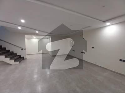 8 Marla Commercial Hall Available For Rent In Bahria Town Lahore