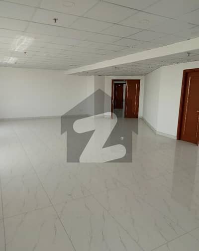 Gulberg 1250 sq ft office space is available on Rent