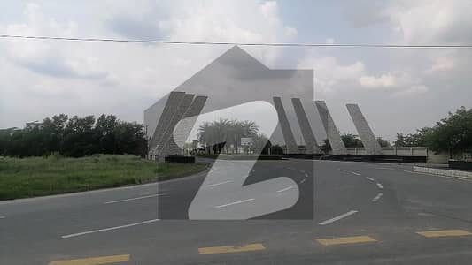 کینال ایکسپریس فیصل آباد میں 3 کنال رہائشی پلاٹ 8.25 کروڑ میں برائے فروخت۔