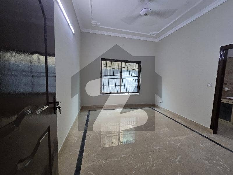 10 Marla House Available For Sale 10 Marla House Available For Sale