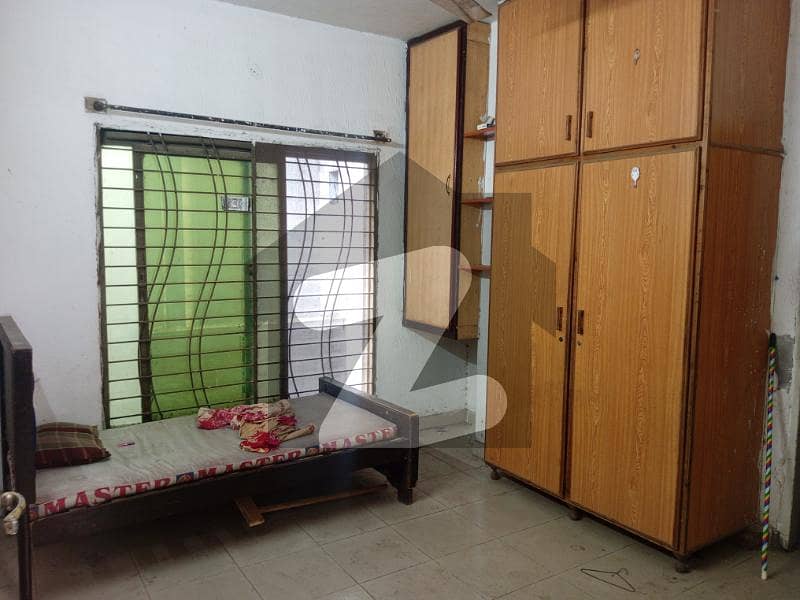 1 ROOM WITH ATTACH BATH AVAILABLE FOR BACHOLARS 1 ROOM WITH ATTACH BATH AVAILABLE FOR BACHOLARS
