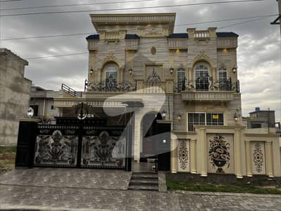 10 Marla Beautiful Classic Design Facing Park House For Sale In Central Park Lahore