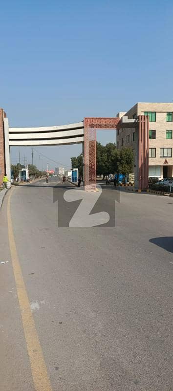 پراگون سٹی - آرچرڈ ١ بلاک پیراگون سٹی,لاہور میں 8 مرلہ کمرشل پلاٹ 2.45 کروڑ میں برائے فروخت۔