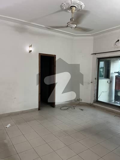 ای ایم ای سوسائٹی لاہور میں 3 کمروں کا 1 کنال بالائی پورشن 1.0 لاکھ میں کرایہ پر دستیاب ہے۔