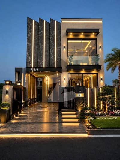 5 MARLA BRAND NEW MODERN DESIGN & SUPER HOT LOCATED BUNGALOW IS AVAILABLE FOR SALE DHA PHASE 7