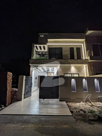 5 Marla Renovated House Available For Sale In Most Prime Location Of Lake City Near To Park.