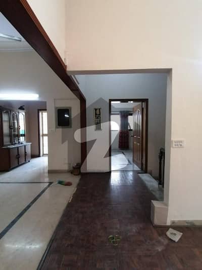 DHA 1 Kanal Fantastic Upper Portion For Rent In Phase 4 Block CC Very Near To Gold Crist