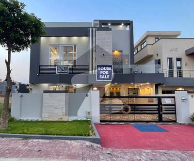 10 Marla Designer House For Sale on 80 FT Road