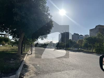 Gulberg Green Executive Block 05Kanal Corner with 10Marla ExtraLand Paid Developed Possession 40series available For Sale