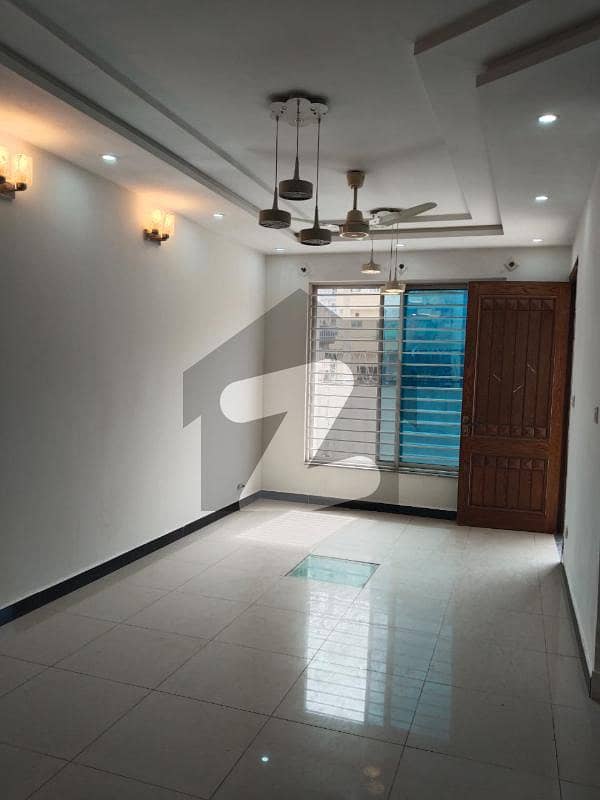 E11 Fantastic Ground Floor 2bed E11 Fantastic Ground Floor 2bed