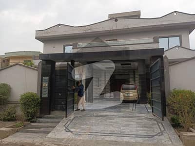 14 Marla Single Storey corner House For Sale In Prime Location All Facilities Available