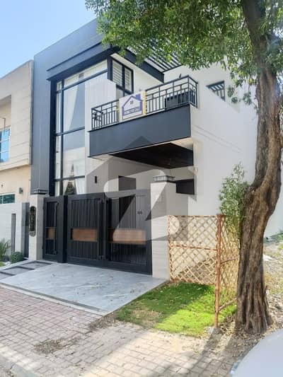 Luxury 5 Marla House For Sale In Bahria Town Lahore, CC Block - Very Near To Commercial Area & Mosque