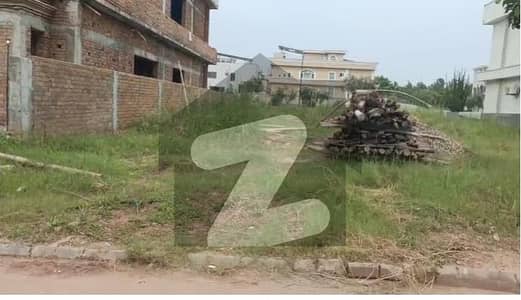 10 marla corner plot for sale in sector c3 near zubaida masjid