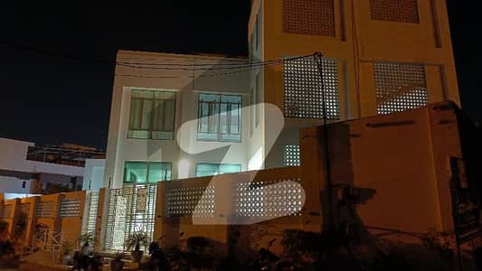 600 Sq Yards Next To Corner Plot For Sale