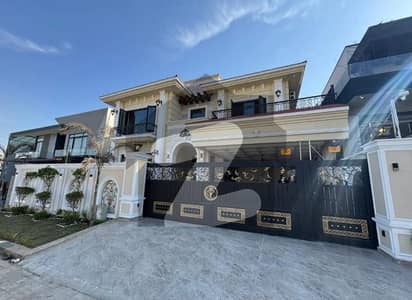 1 Kanal Elegant Design Bungalow Up For Sale