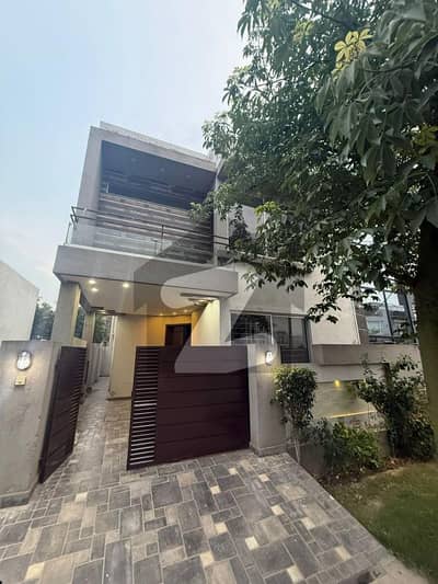 5 MARLA ELEGANT AND FULLY MAINTAINED SUPER HOT LOCATED BUNGALOW IS AVAILABLE IN THE BEST BLOCK OF DHA LAHORE.