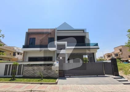 Most Beautiful Design Of 1 Kanal House Up For Sale