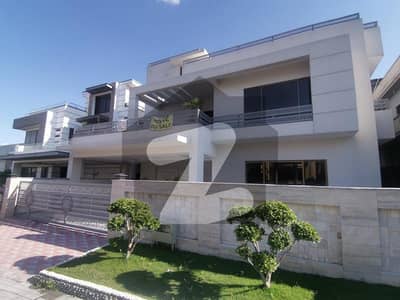 1 Kanal Beautiful Design Bungalow Up For Sale