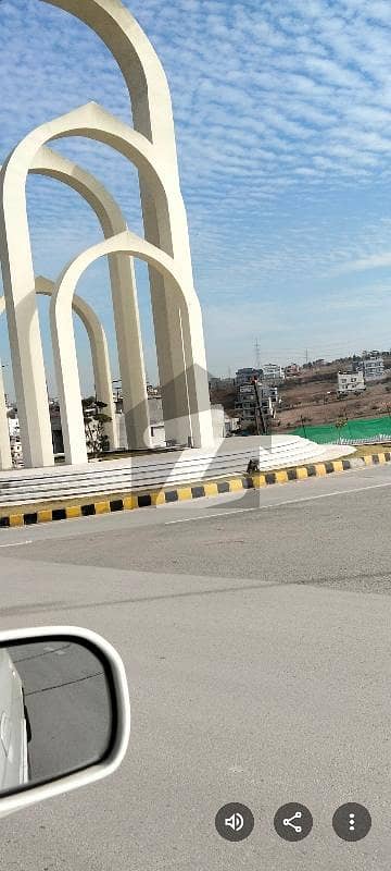 1 Kanal Corner Plot For Sale