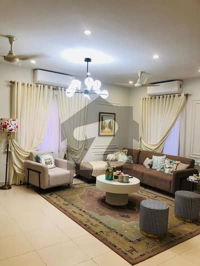 500 Yards Well Maintened Banglow For Sale in Dha Phase 8