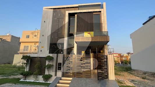 5 Marla Beautiful House For Sale in Central Park