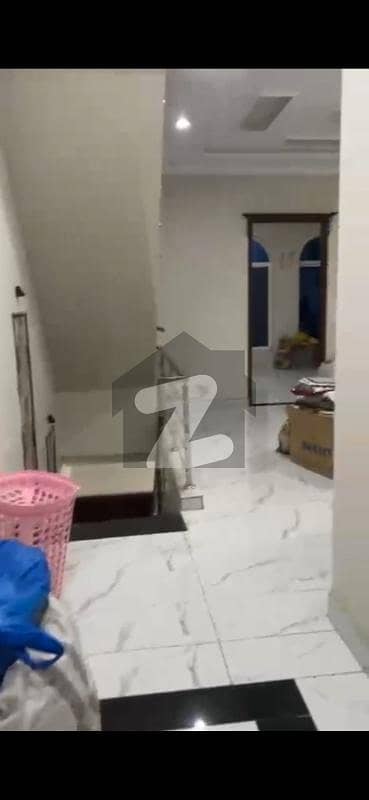 سمن آباد لاہور میں 2 کمروں کا 6 مرلہ بالائی پورشن 58.0 ہزار میں کرایہ پر دستیاب ہے۔