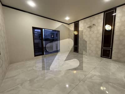 ڈی ایچ اے فیز 8 ڈی ایچ اے ڈیفینس,کراچی میں 5 کمروں کا 1 کنال مکان 7.5 لاکھ میں کرایہ پر دستیاب ہے۔