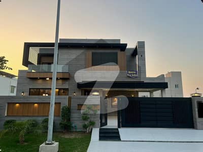 ڈی ایچ اے فیز 8 ڈیفنس (ڈی ایچ اے),لاہور میں 5 کمروں کا 1 کنال مکان 9.99 کروڑ میں برائے فروخت۔