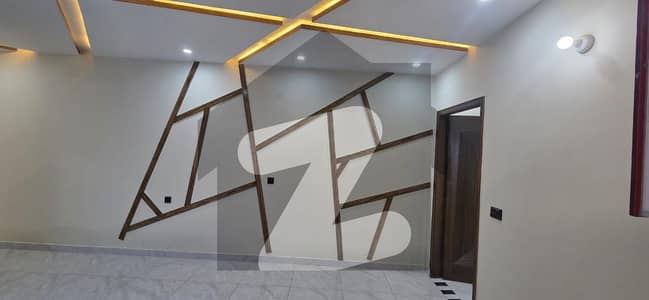 گلبرگ ویلی فیصل آباد میں 3 کمروں کا 1 کنال مکان 1.05 کروڑ میں برائے فروخت۔