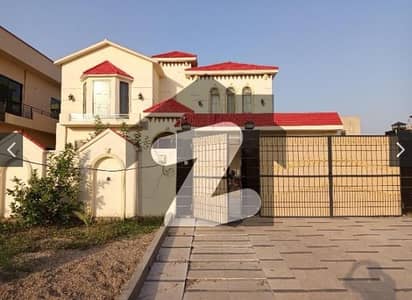ڈی سی کالونی - کاغان بلاک ڈی سی کالونی,گوجرانوالہ میں 6 کمروں کا 1 کنال مکان 7.5 کروڑ میں برائے فروخت۔ ڈی سی کالونی - کاغان بلاک ڈی سی کالونی,گوجرانوالہ میں 6 کمروں کا 1 کنال مکان 7.5 کروڑ میں برائے فروخت۔