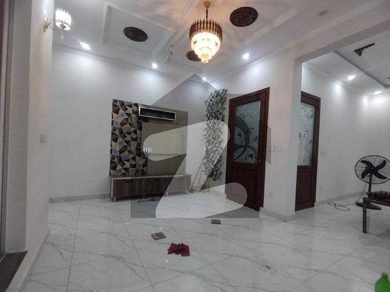 کیولری گراؤنڈ لاہور میں 3 کمروں کا 5 مرلہ مکان 1.3 لاکھ میں کرایہ پر دستیاب ہے۔ کیولری گراؤنڈ لاہور میں 3 کمروں کا 5 مرلہ مکان 1.3 لاکھ میں کرایہ پر دستیاب ہے۔