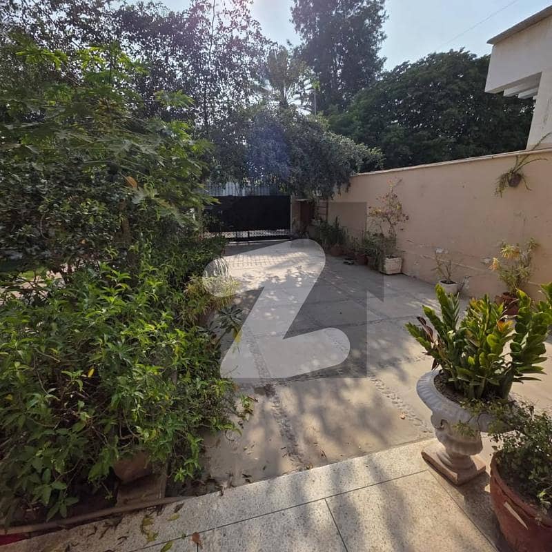 Prime Location 5-Bed House In F-11 Double Kitchen, Wide Street Prime Location 5-Bed House In F-11 Double Kitchen, Wide Street
