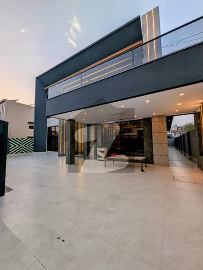 1 Kanal Brand New Ultra Modern Luxury House For Sale On 40 Feet Road | 7 Beds | Prime Location