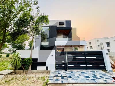 10 Marla House Available For Sale In Lake City