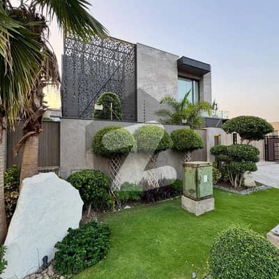 1KANAL BRAND NEW ULTRA MODERN DESIGN HOUSE AVAILABLE FOR RENT