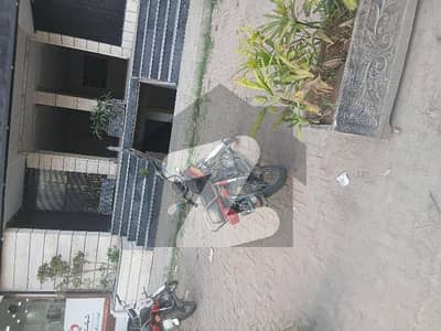 کیولری گراؤنڈ لاہور میں 6 مرلہ Studio عمارت 14.0 کروڑ میں برائے فروخت۔
