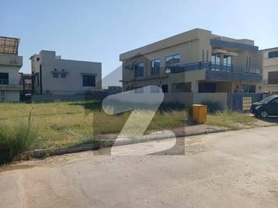 10 Marla Plot With Solid Land Heighted Location For Sale
