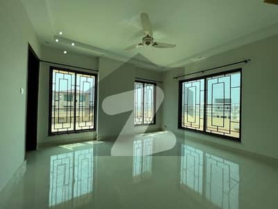 10 MARLA 3 BEDROOM PENTHOUSE AVAILABLE FOR RENT