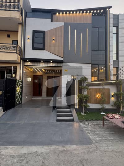 5 Marla Beautiful Ultra Modern House For Sale In Central Park Housing Society Lahore