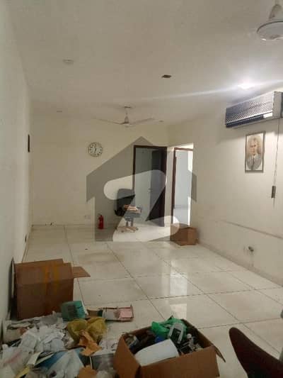 300, SQYARD FIRST FLOOR PORTION AVAILABLE FOR SILENT COMMERCIAL OFFICE USED IT SOFTWARE HOUSE