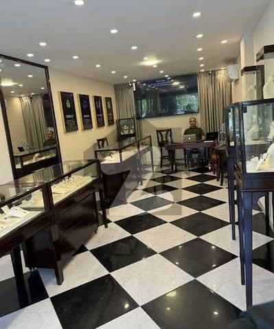 Shop For Rent In Beverly Centre (Next Shop to Jafferjees)