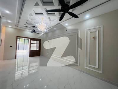 10 MARLA OWNER BUILT BEAUTIFUL HOUSE