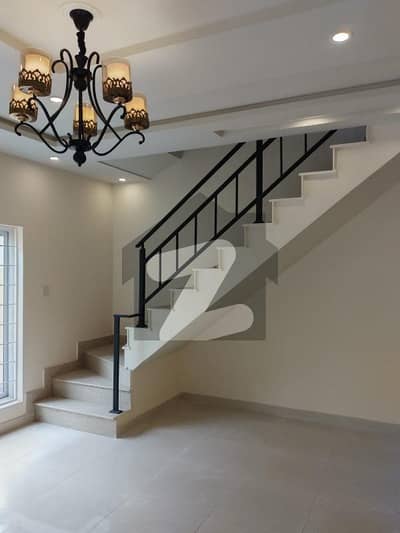 12 Marla Used House for Sale in Lake City Lahore